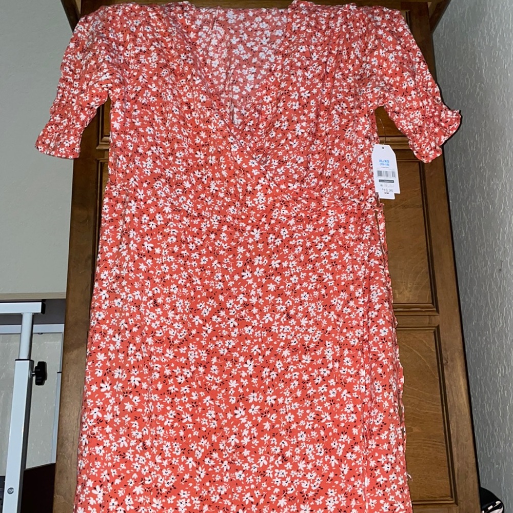 floral summer fun time dress! Long and airy dress! Tag still on, never wore!
